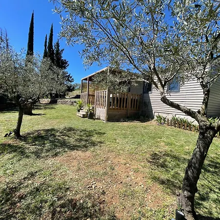Mobil-home En Pleine Nature A 3 Mins Du Du Salagou Avec Vue Panoramique キャンプ場 Lacoste