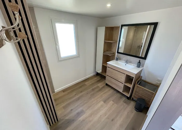 Mobil-home En Pleine Nature A 3 Mins Du Du Salagou Avec Vue Panoramique キャンプ場