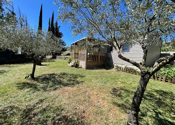 Mobil-home En Pleine Nature A 3 Mins Du Du Salagou Avec Vue Panoramique キャンプ場 Lacoste